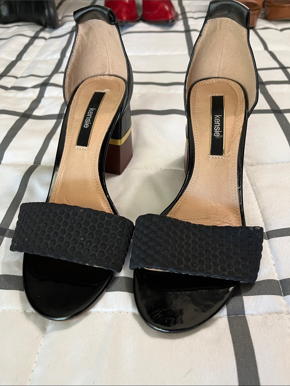 Kensie Black Open-Toe Block Heel Sandals with Accent Stripe